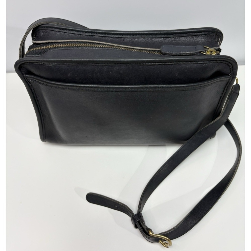 Vintage 80's Coach Swagger 9820 NYC Black Leather Crossbody‎ Shoulder Bag - Picture 2 of 15